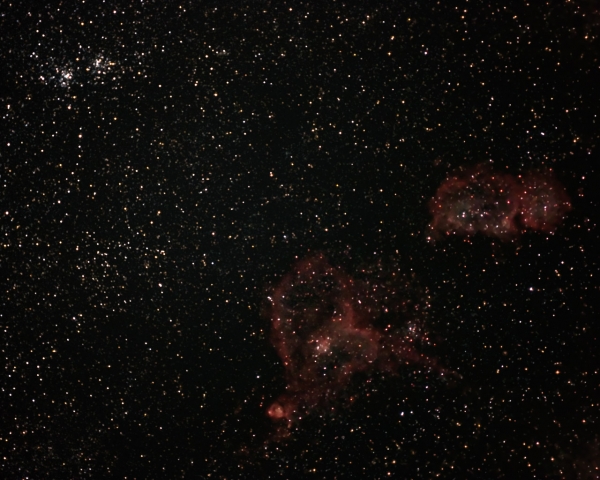 Herznebel (IC 1805) und Embryonebel (IC 1848) mit Doppelhaufen h&Chi (NGC 869 + NGC 884) im Per