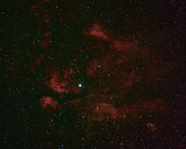 Schmetterlings- (IC 1318) um Sadr mit Crescent-Nebel (NGC 6888) im Cyg